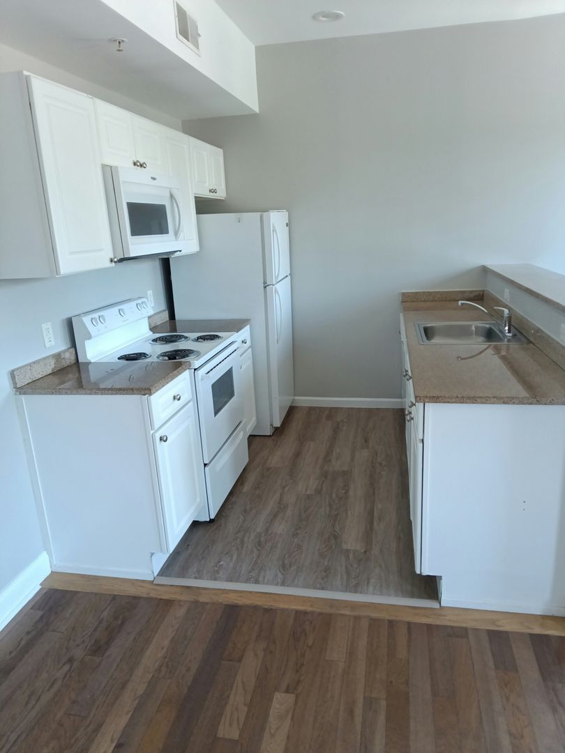 Hartford Apartment: 206 Farmington Avenue