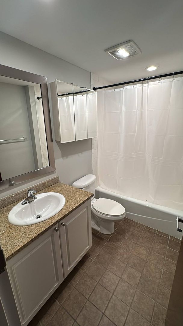 Hartford Apartment: 56 Imlay Street