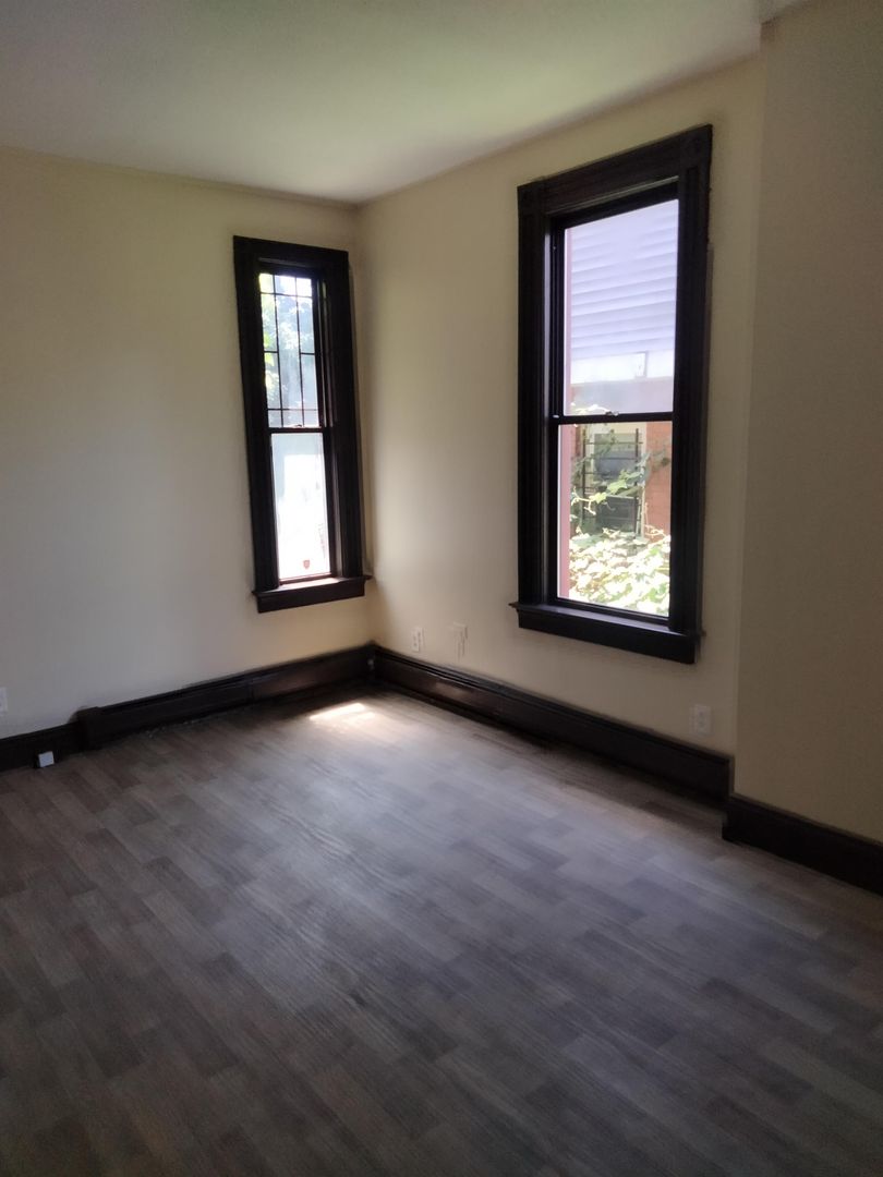 Hartford Apartment: 30 Morris Street