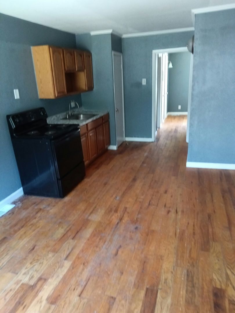 Hartford Apartment: 131 -137 Naugatuck street