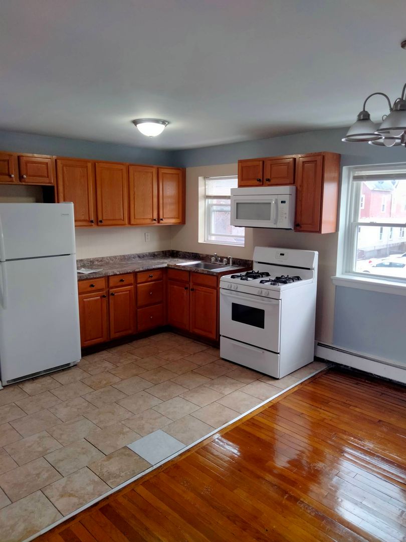 Hartford Apartment: 29 Annawan Street