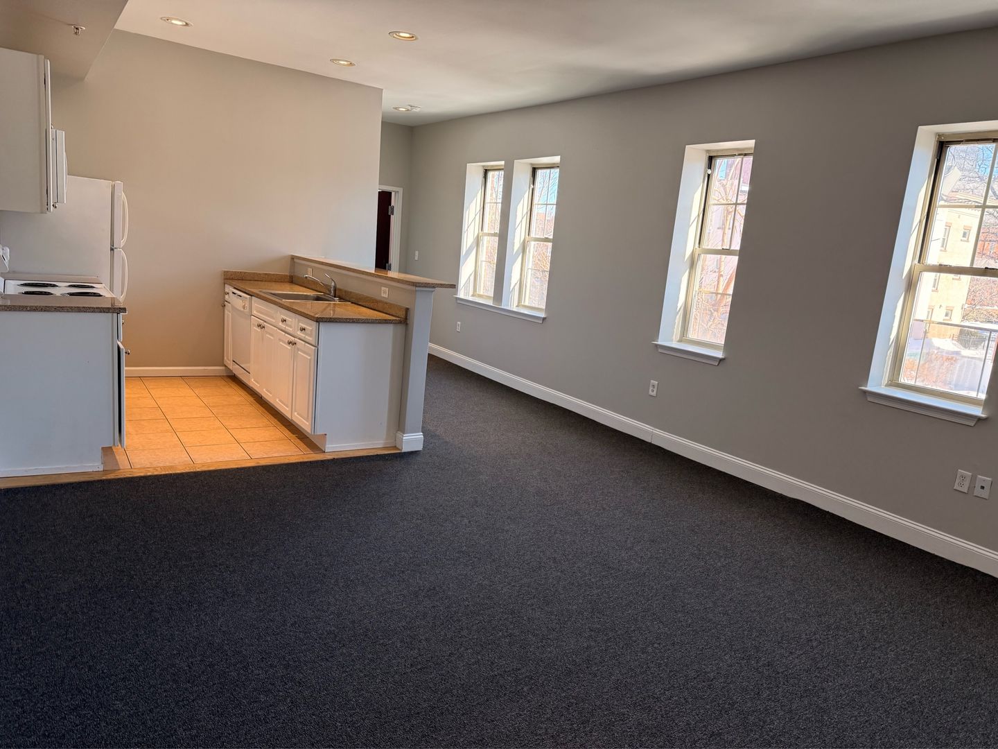 Hartford Apartment: 206 Farmington Avenue
