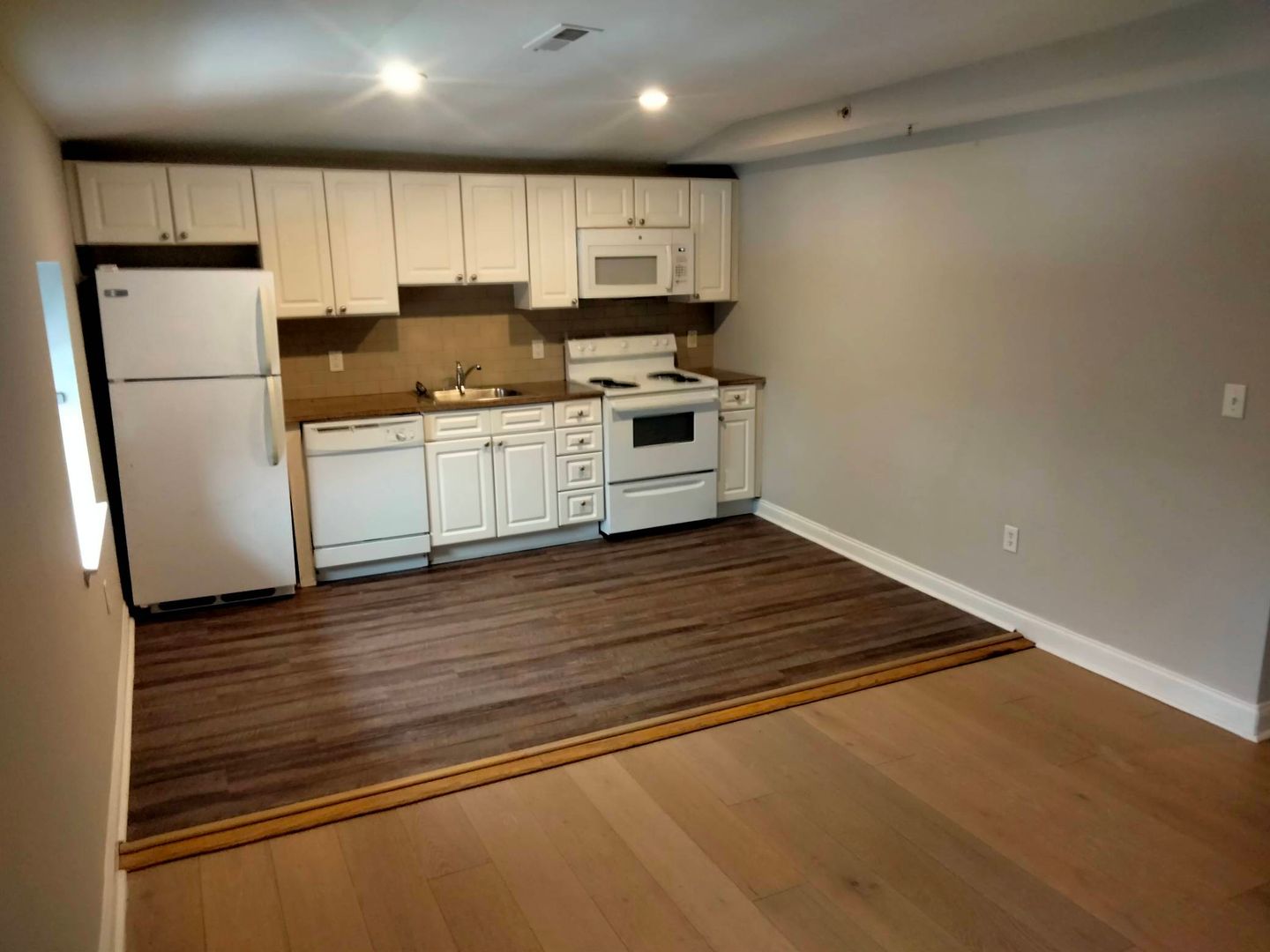 Hartford Apartment: 38 Imlay Street
