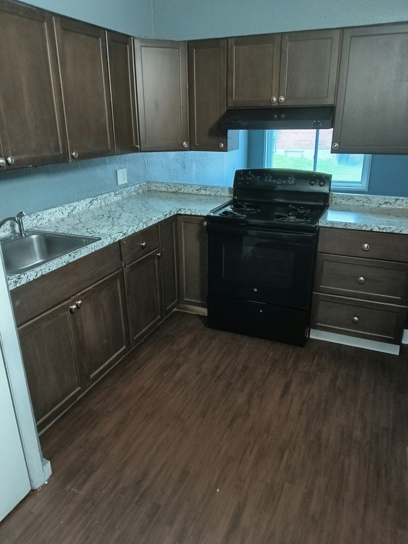 Hartford Apartment: 131 -137 Naugatuck street