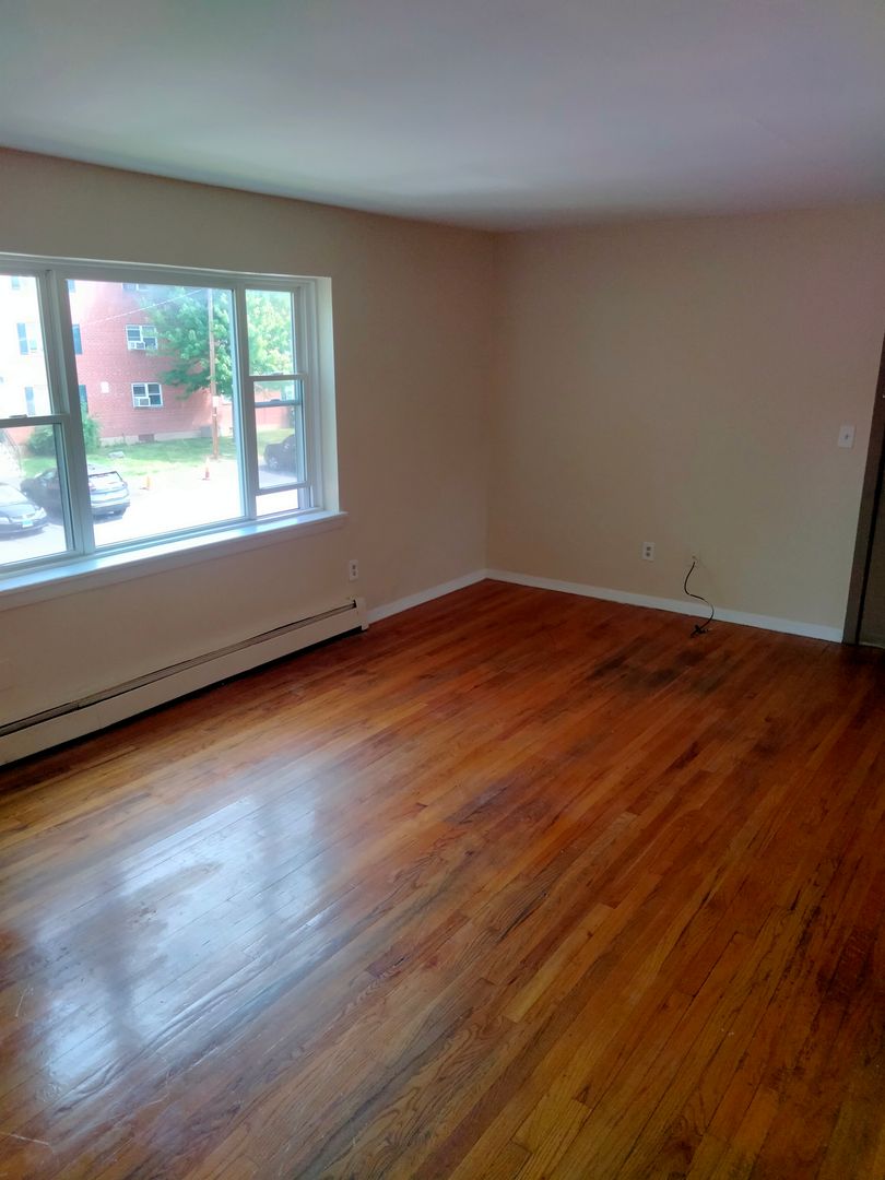Hartford Apartment: 29 Annawan Street