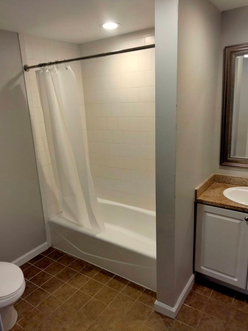 Hartford Apartment: 56 Imlay Street