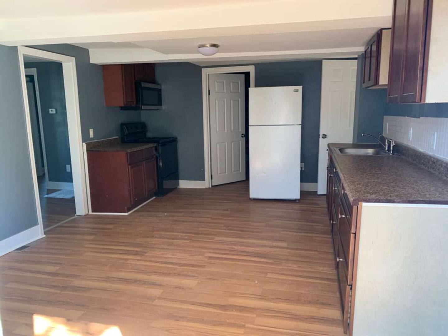 Bridgeport Apartment: 1494 Iranistan Avenue