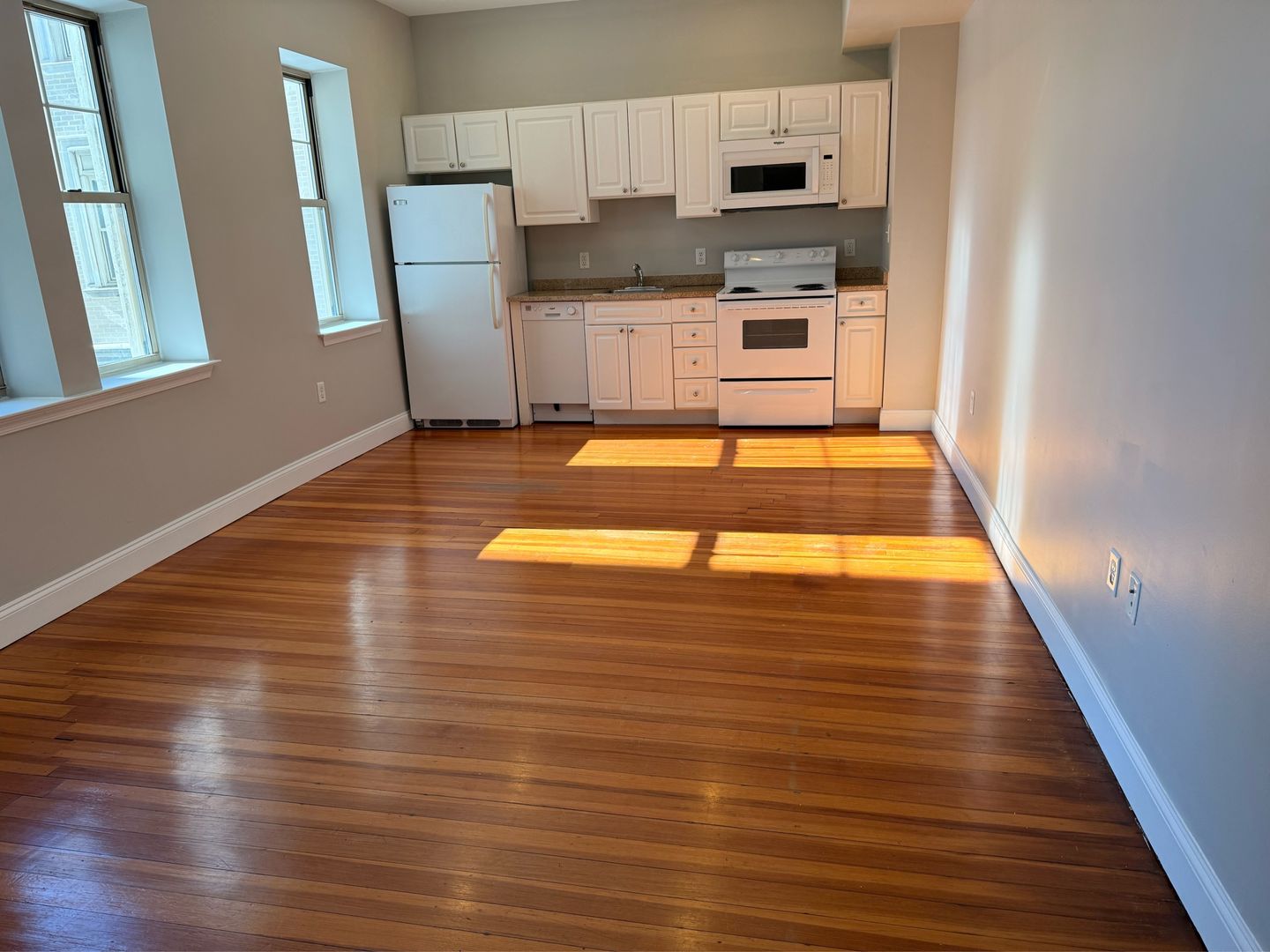 Hartford Apartment: 206 Farmington Avenue