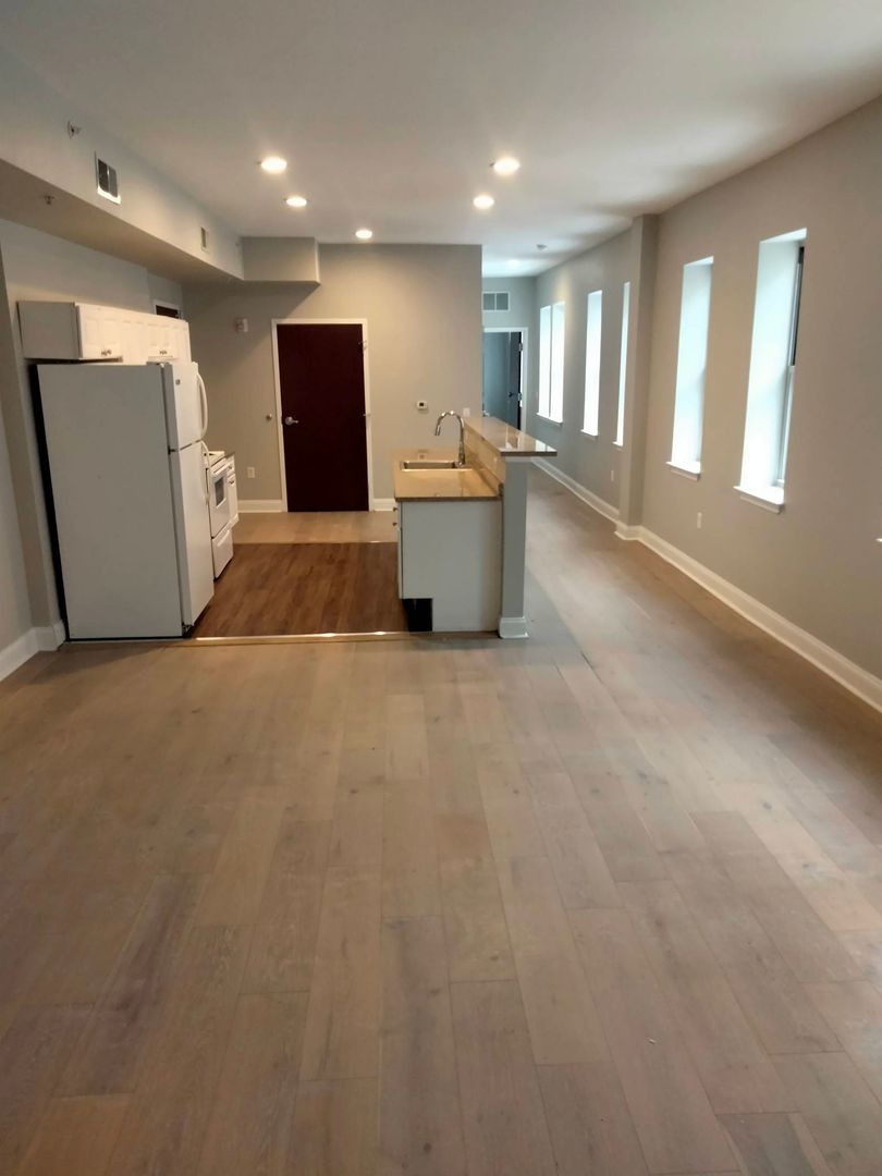 Hartford Apartment: 206 Farmington Avenue