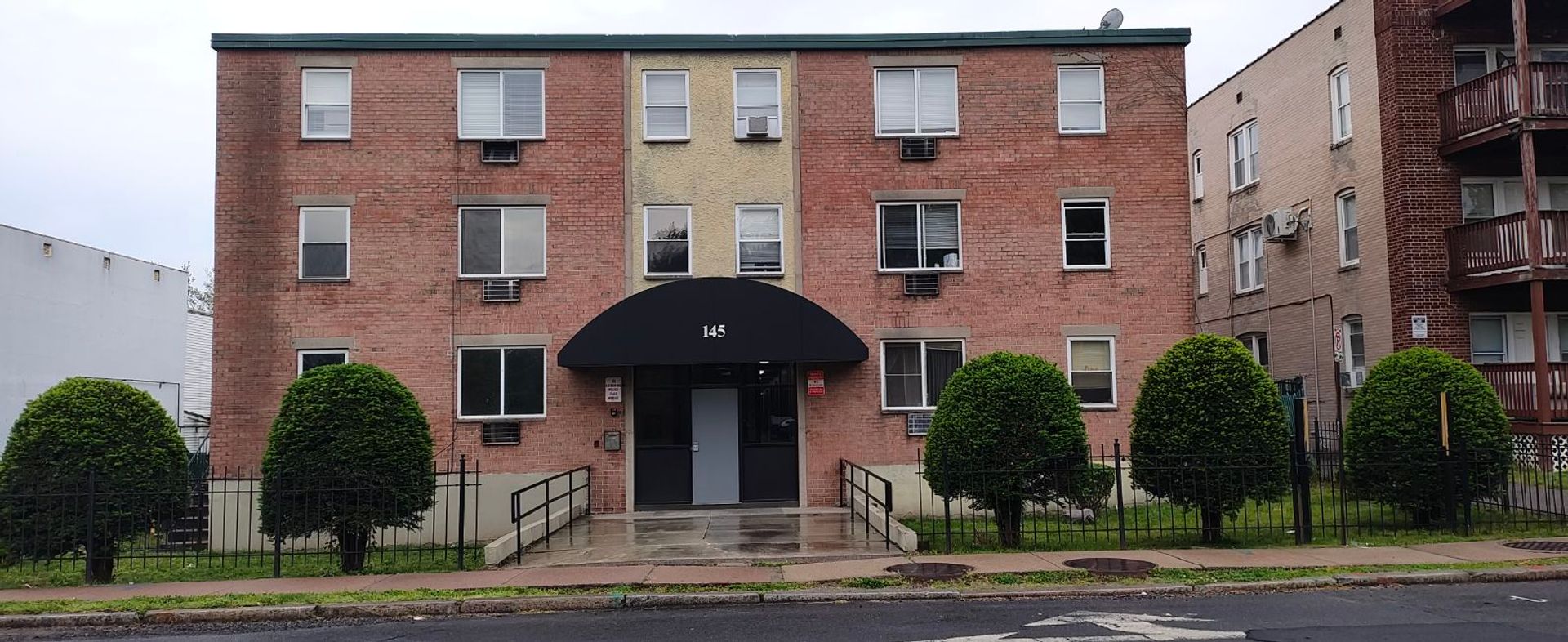 Hartford Apartment: 145 Sisson Avenue