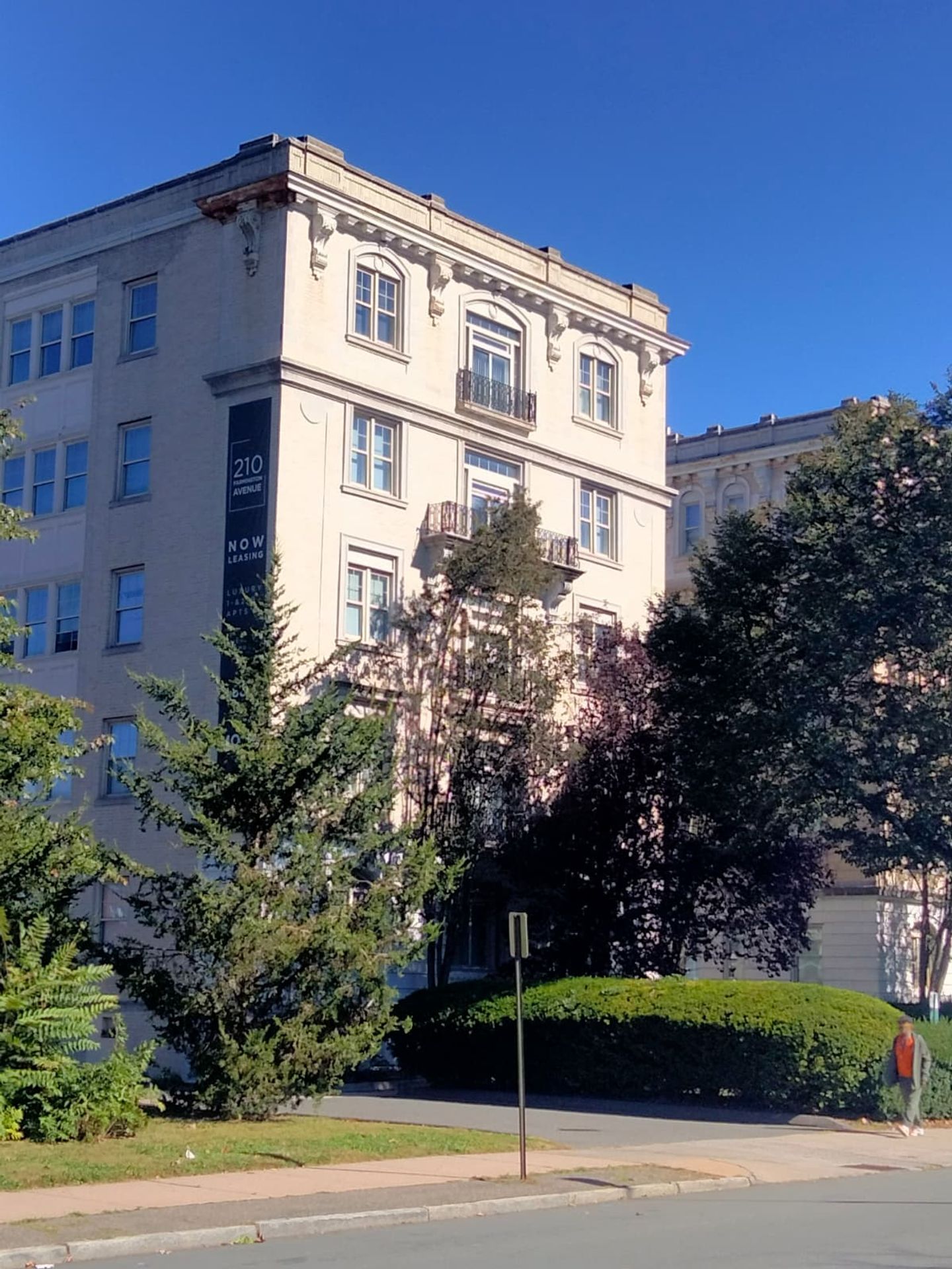 Hartford Apartment: 206 Farmington Avenue