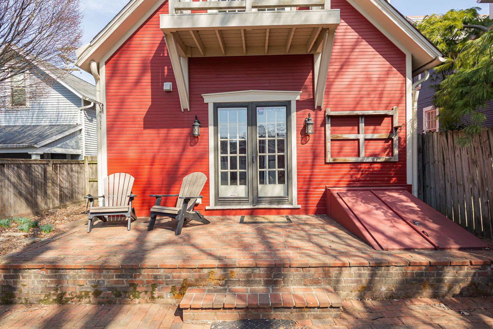 Columbus House: 357 Jackson Street