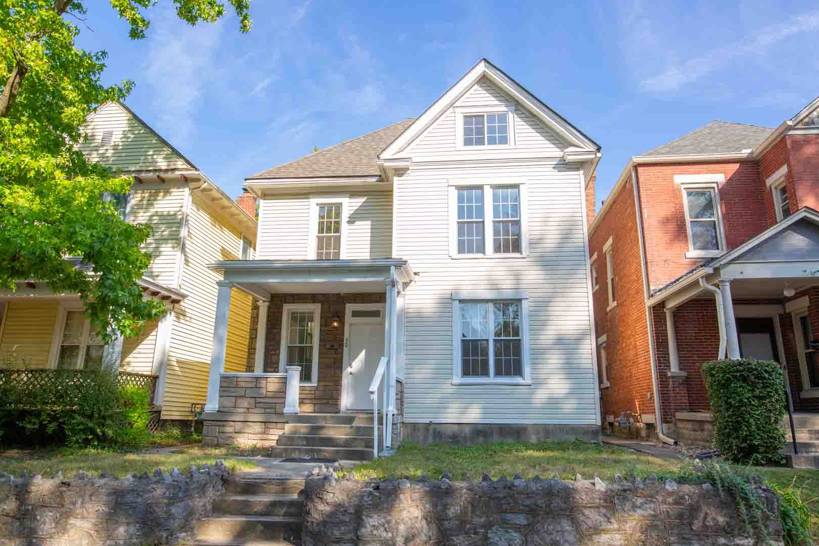 Columbus House: 30 E. Maynard Avenue