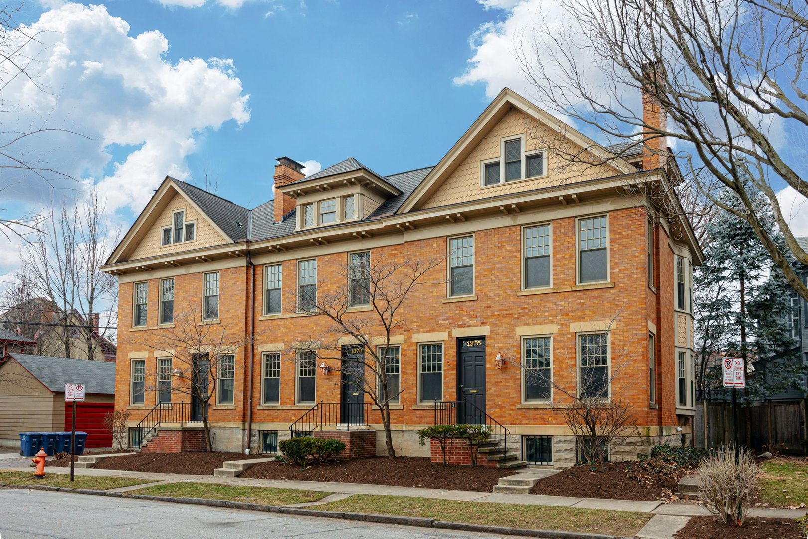 Columbus Townhome: 1371 Michigan Avenue