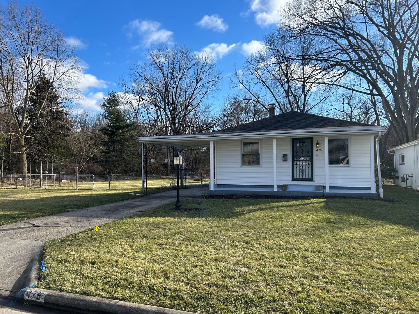 Columbus House: 475 W. Kanawha Avenue