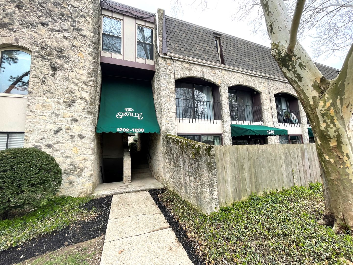 Grandview Heights Condo: 1226 Ashland Avenue