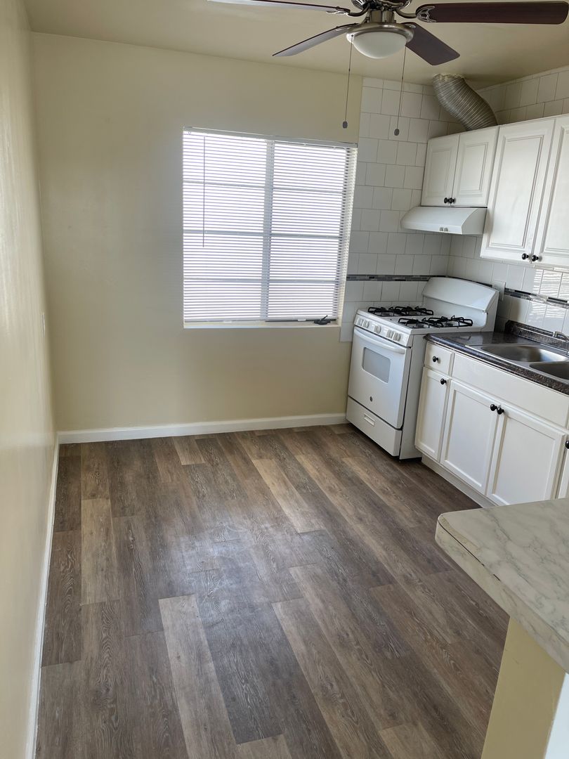 El Monte Apartment: 10012 Valley Blvd