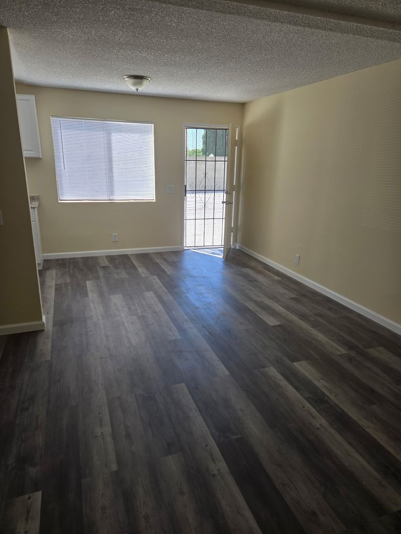 Los Angeles Apartment: 2435 W.  Avenue 33