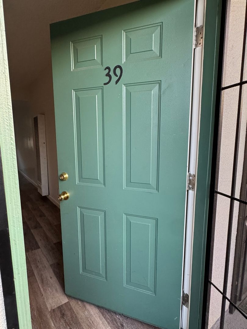 El Monte Apartment: 10012 Valley Blvd