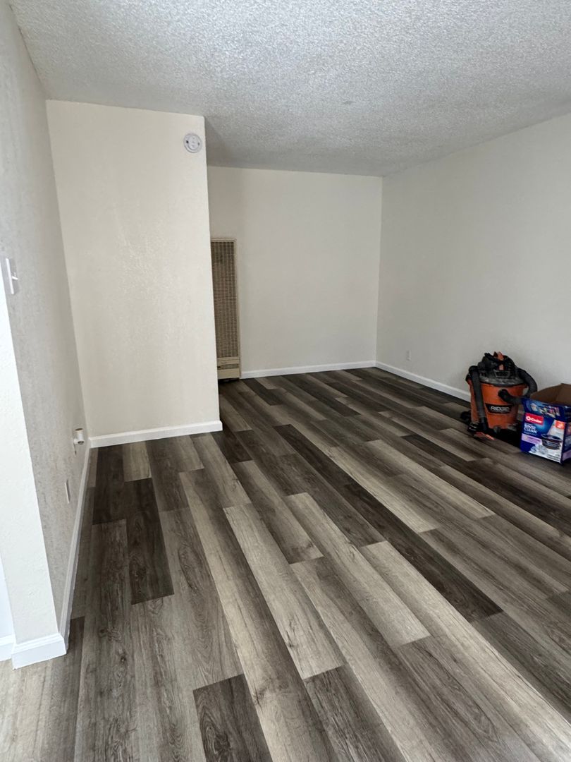 Mayflower Apts 5 of 9