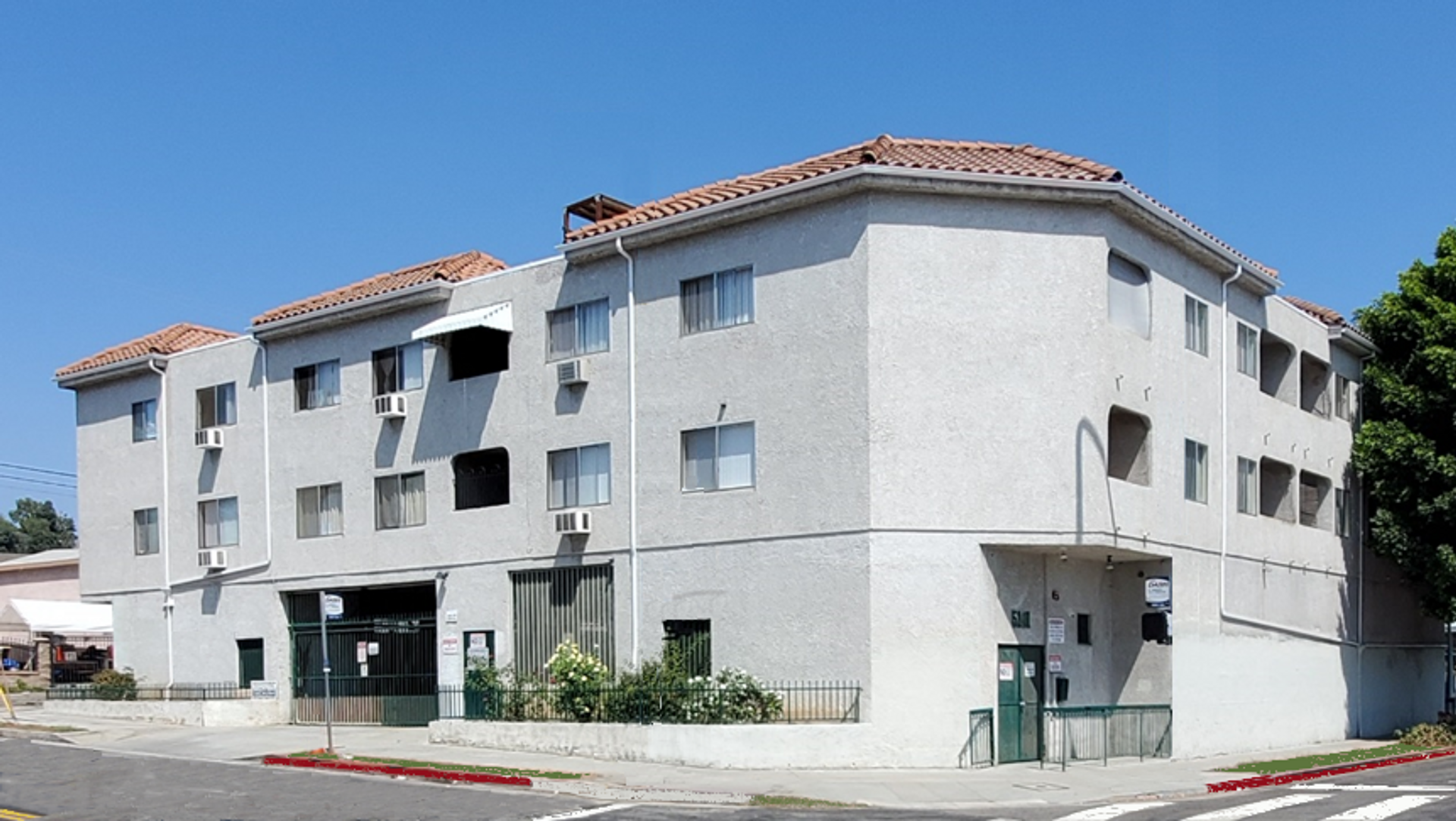 Los Angeles Apartment: 5101 Huntington Drive North