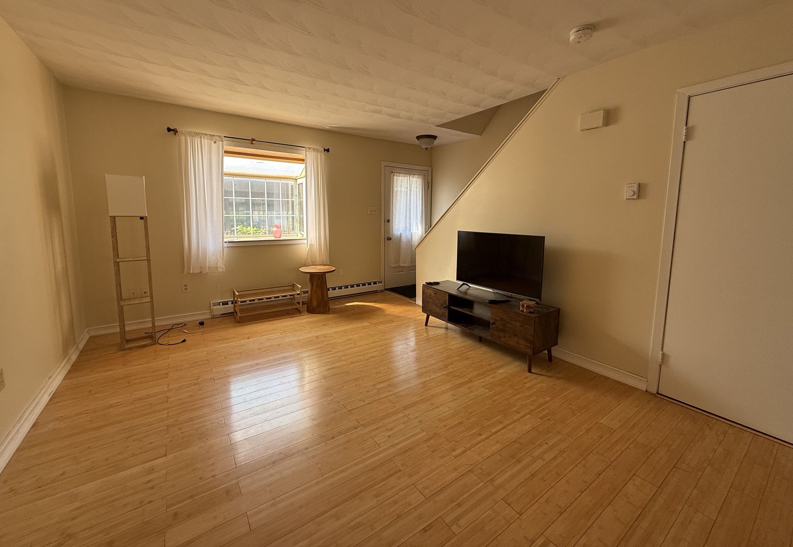 State College House: 2069 Mary Ellen Lane