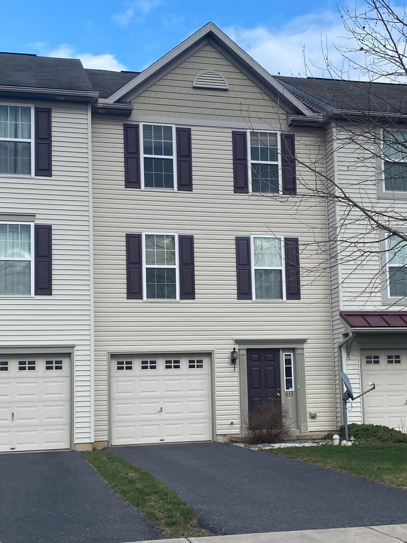 Bellefonte Townhome: 642 Valentine Hill Road