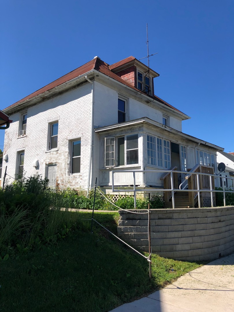 State College Apartment: 1206 West College Avenue