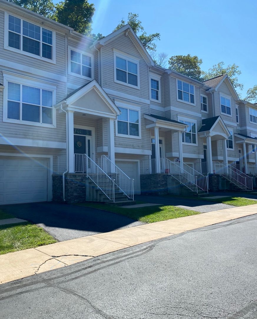 State College Apartment: 1120 Teaberry Lane