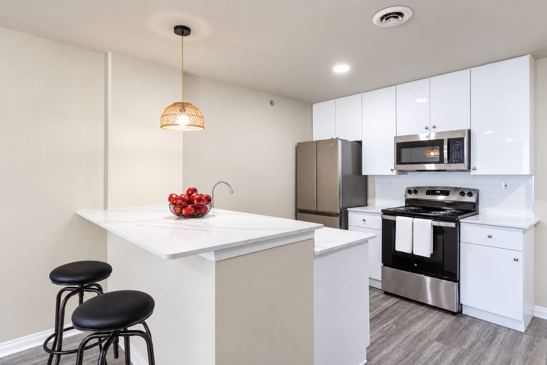 Southfield Apartment: 16200 W 9 Mile Road