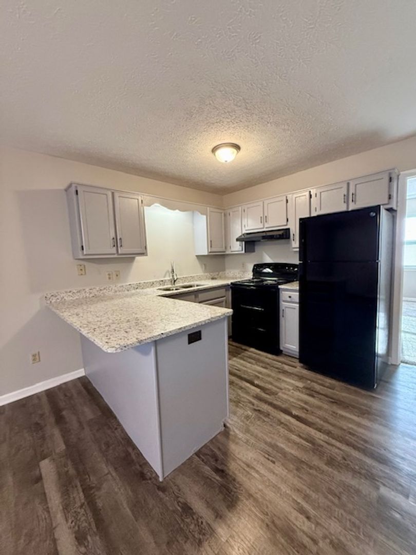 Bowling Green Apartment: 200 Amy Ave.