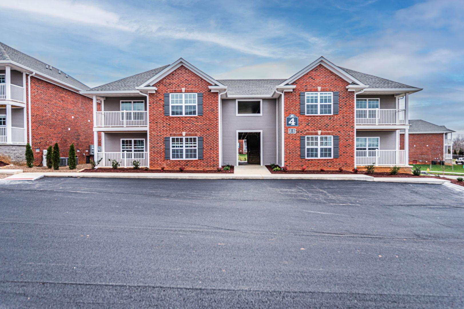 Bowling Green Apartment: 131 Audley Court 423