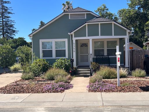 Showing Friday 8/28 & Saturday 8/29 from 11:45am-12:15pm – photo 1