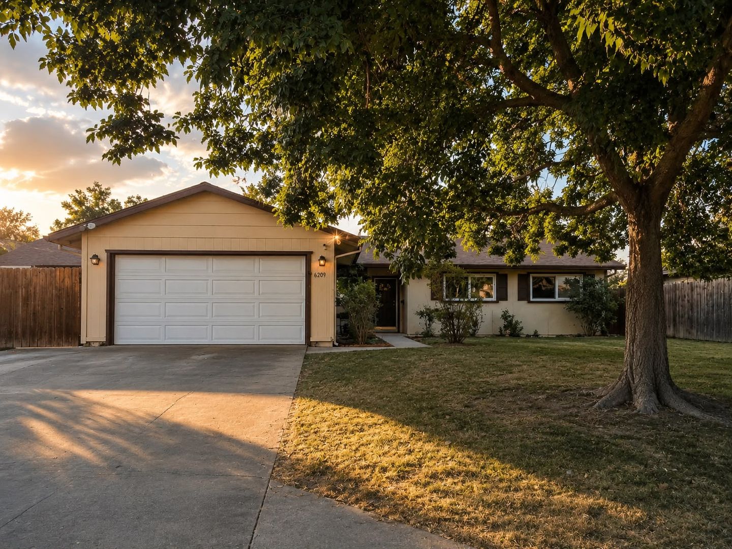 CITRUS HEIGHTS House: 6209 PINECREEK WAY