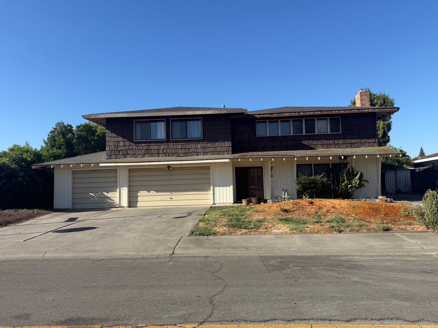 SACRAMENTO House: 2 PARKSHORE CIRCLE