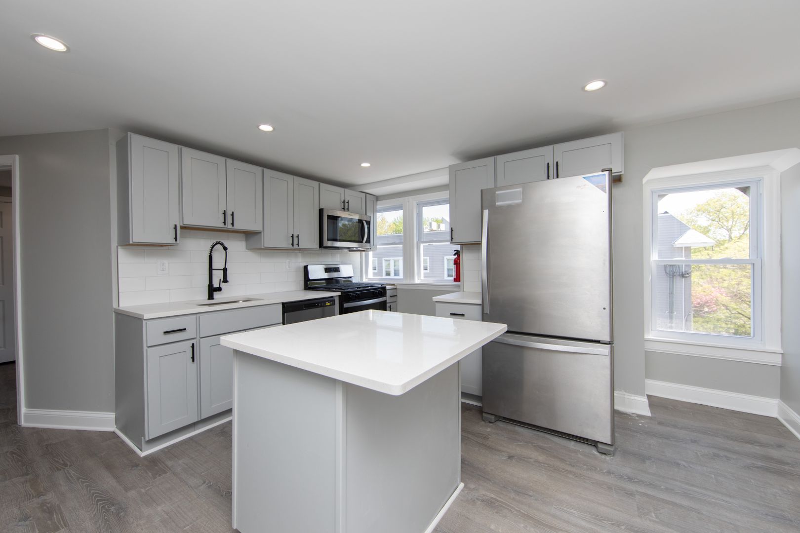 Collingswood Apartment: 1033 W Collings Ave