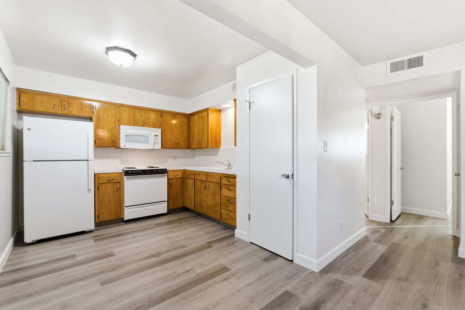 Clovis Apartment: 129-149 Pollasky Ave