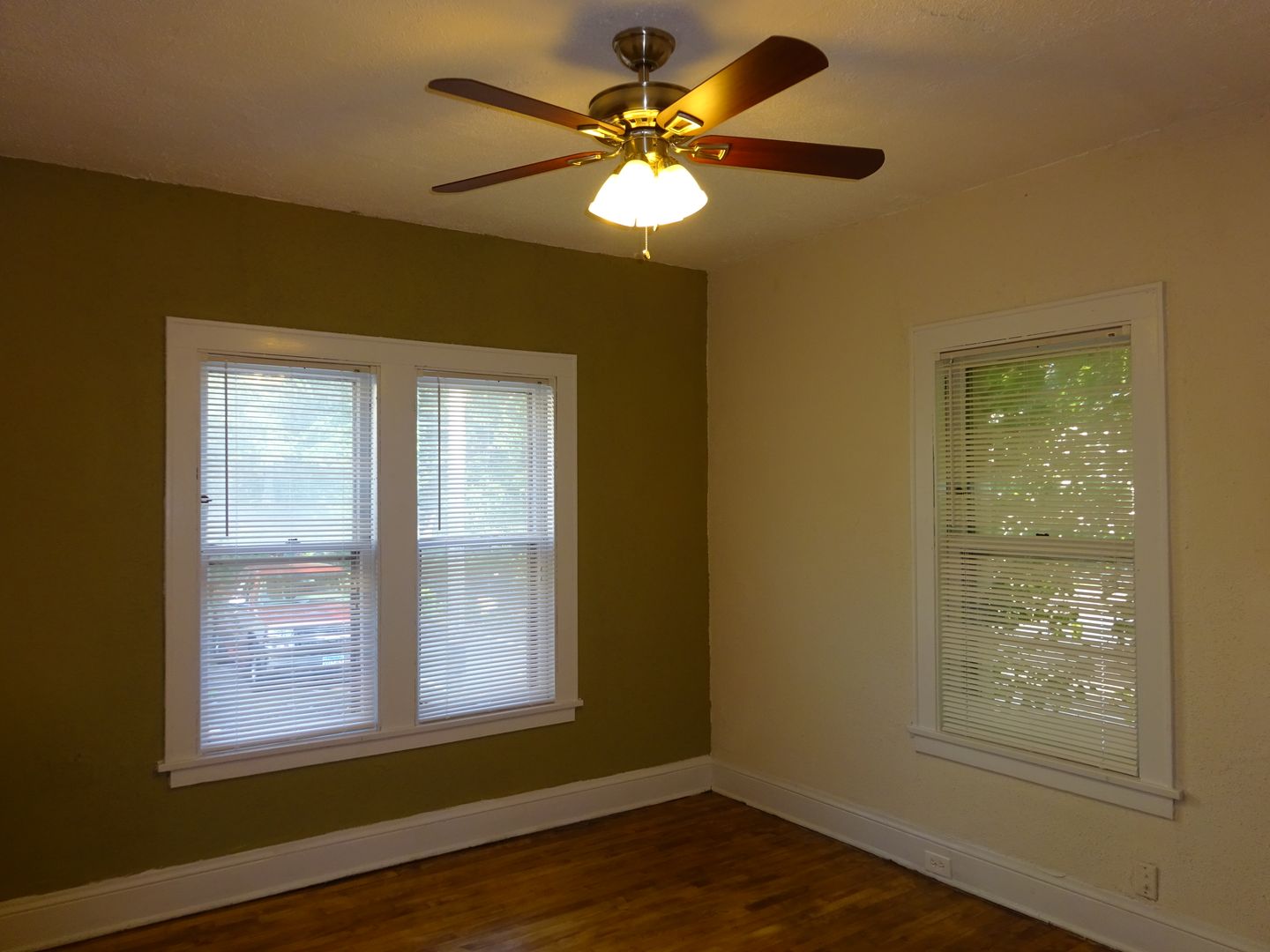 Minneapolis Apartment: 1912 Clinton Avenue South