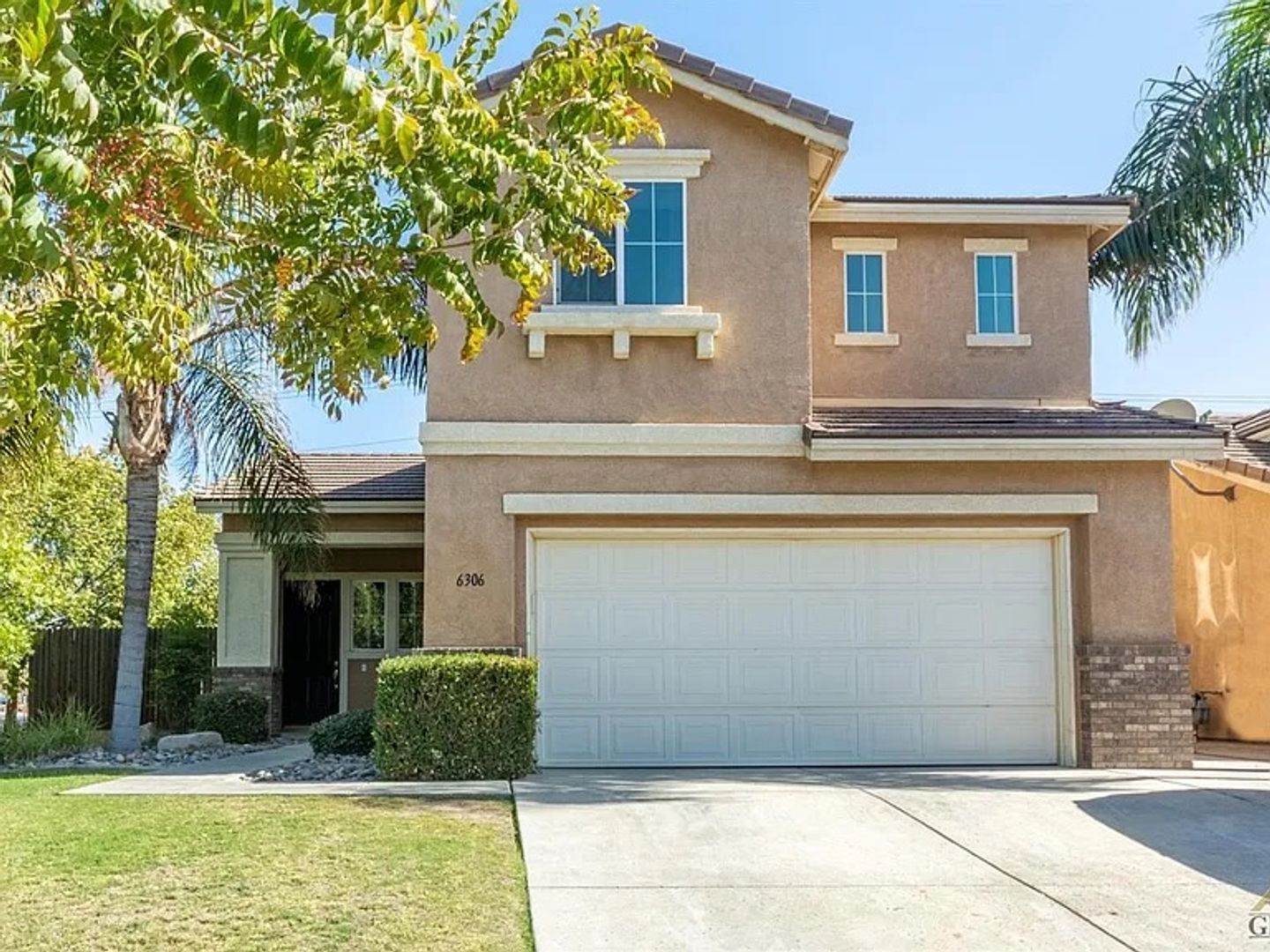Bakersfield House: 6306 Hawk Creek Drive