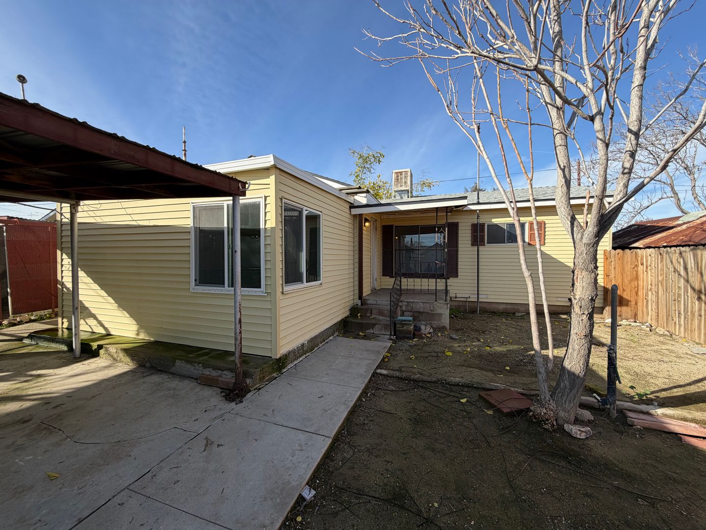 Taft Multiplex: 115 1/2 Olive Ave