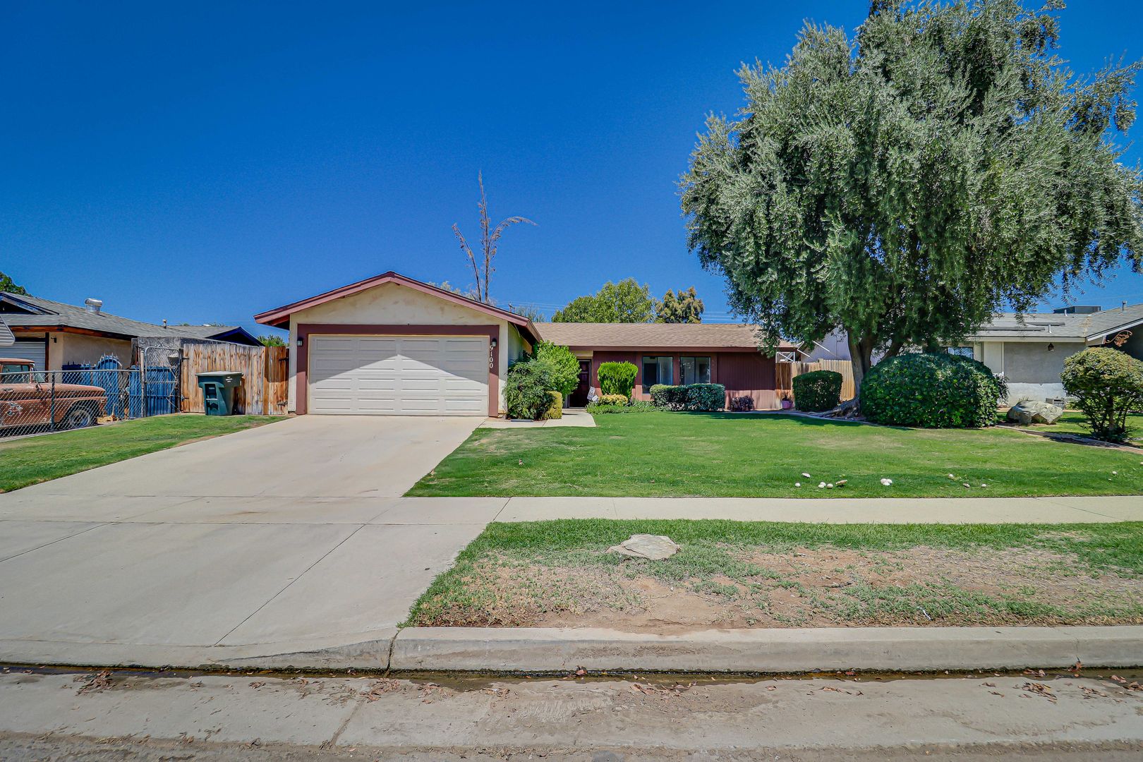 Bakerfield House: 9100 Butternut Ave