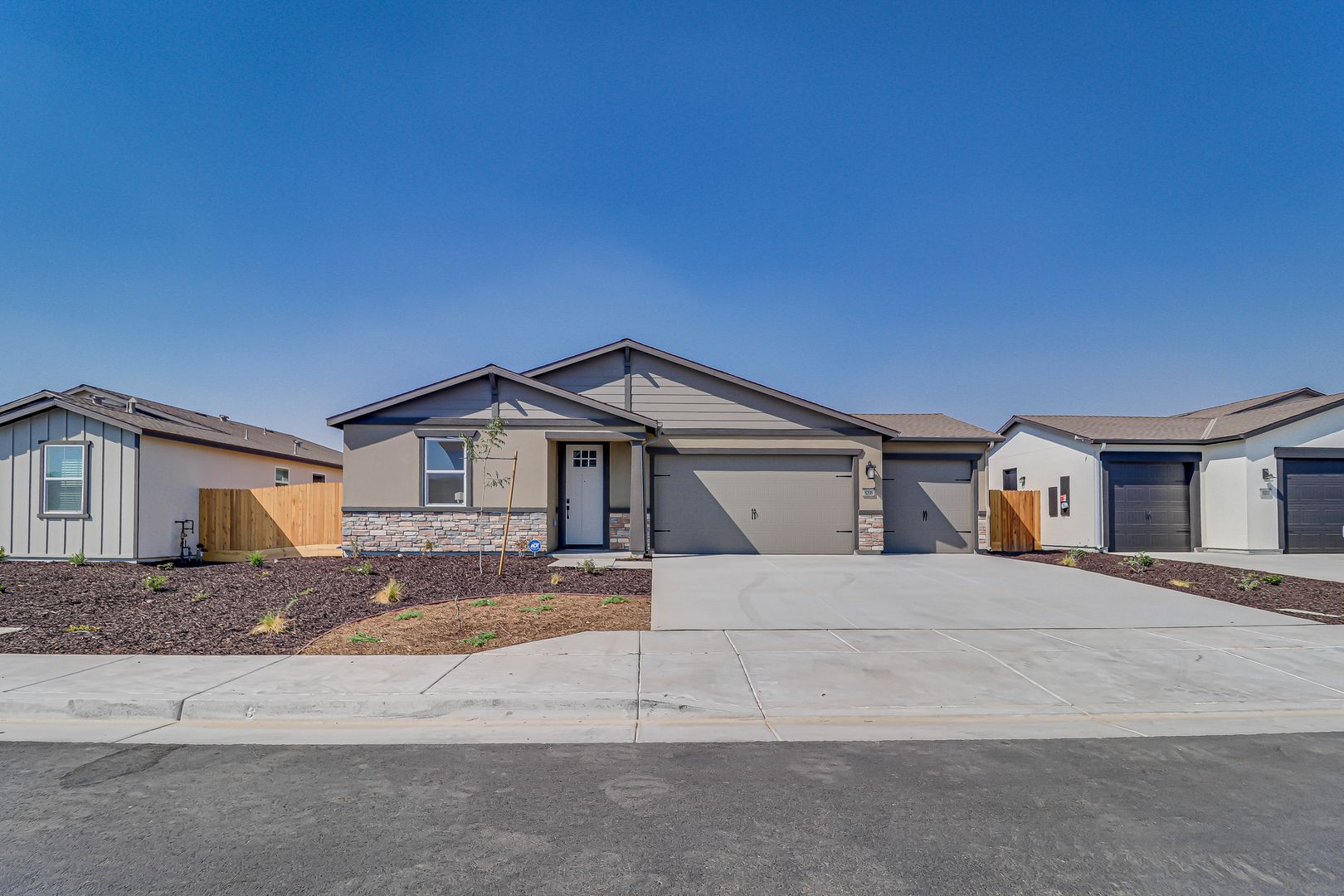 Bakersfield House: 8208 Dreamside Ave