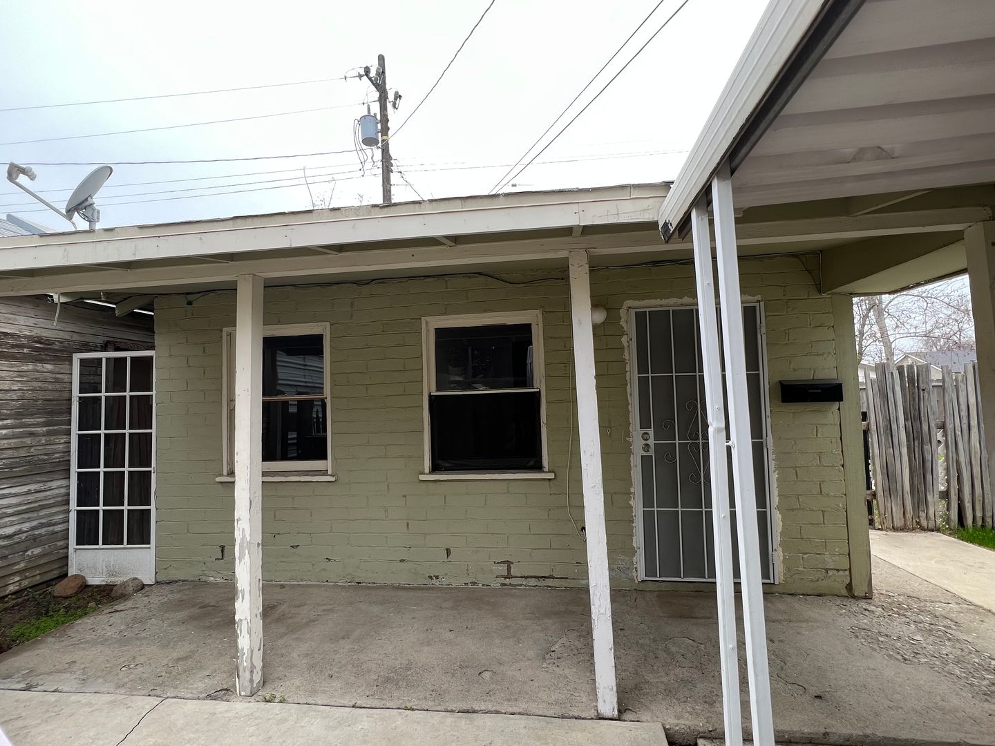 Bakersfield Apartment: 411 Ray Street