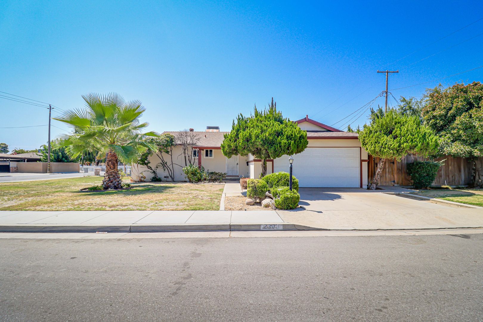 Bakersfield House: 2301 Faye Ln