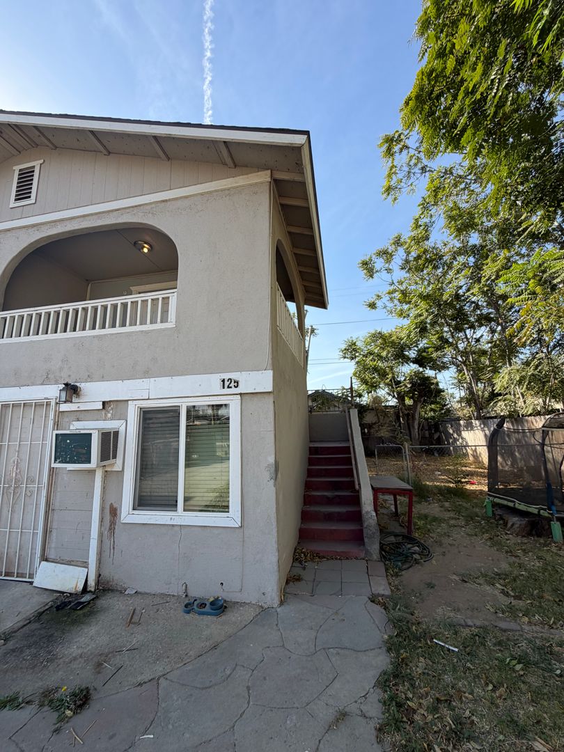 Bakersfield Apartment: 125 Hughes Ave #A