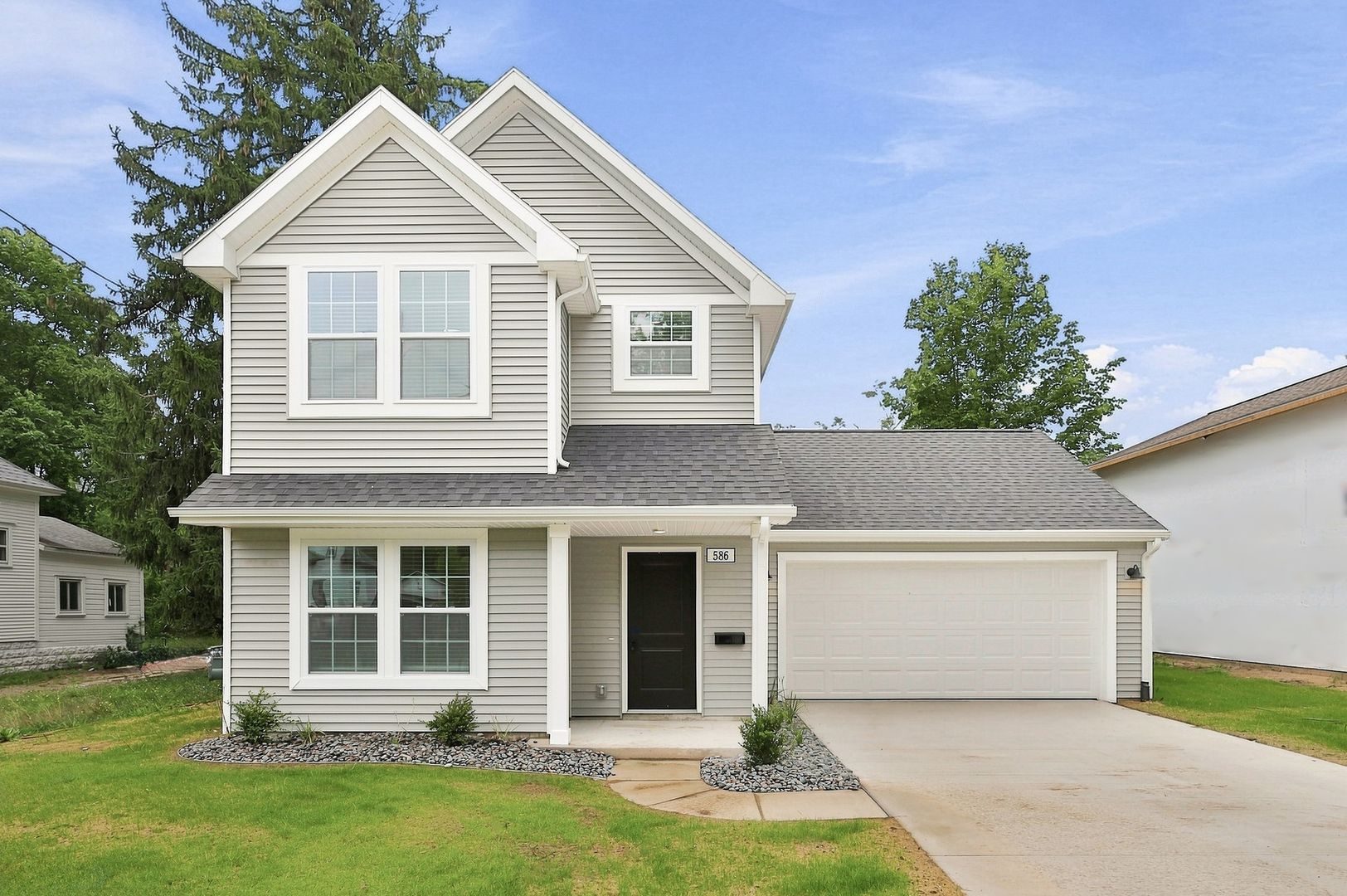 Muskegon House: 586 Orchard Avenue