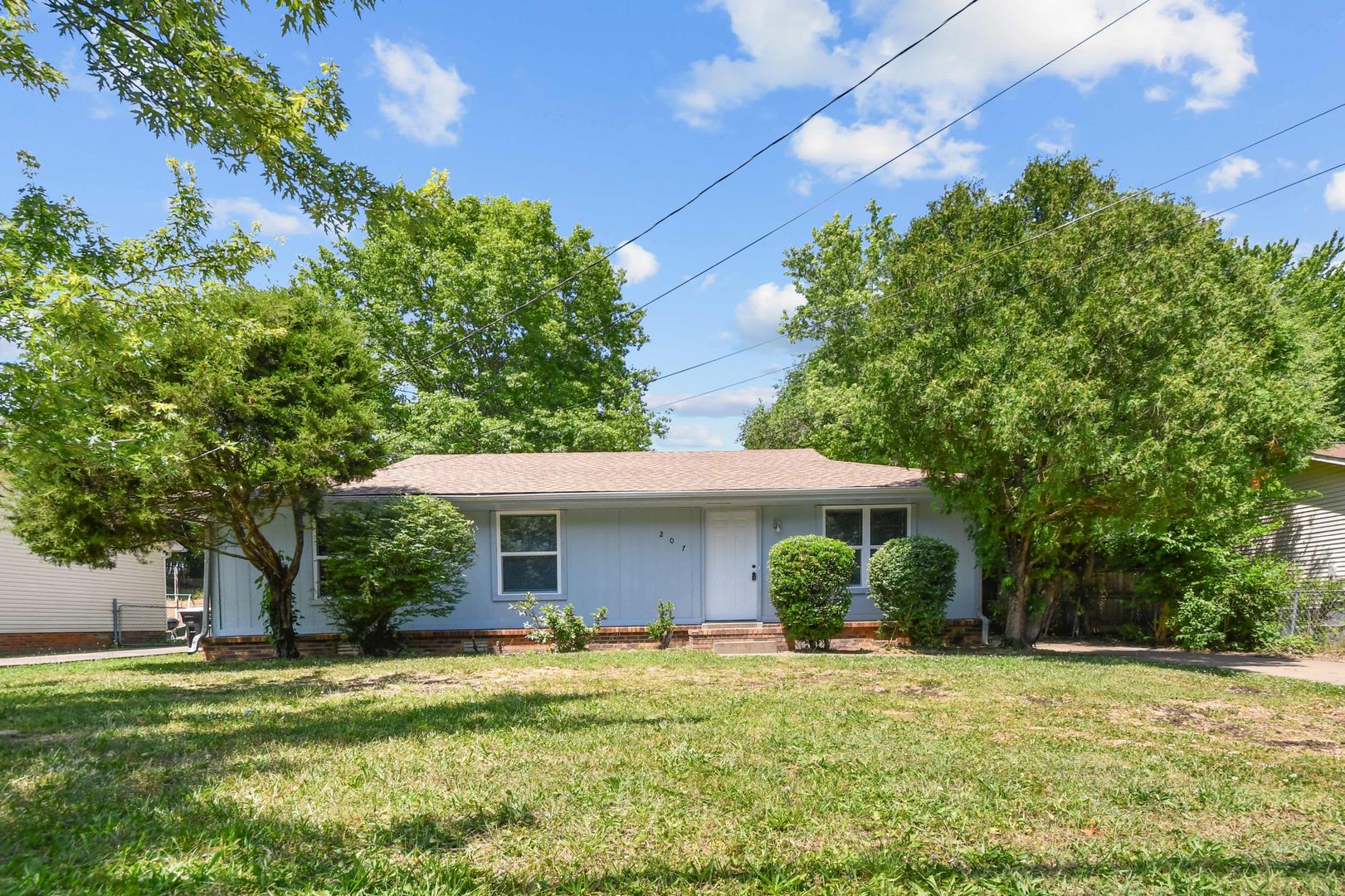 Clarksville House: 207 Al Oerter Dr