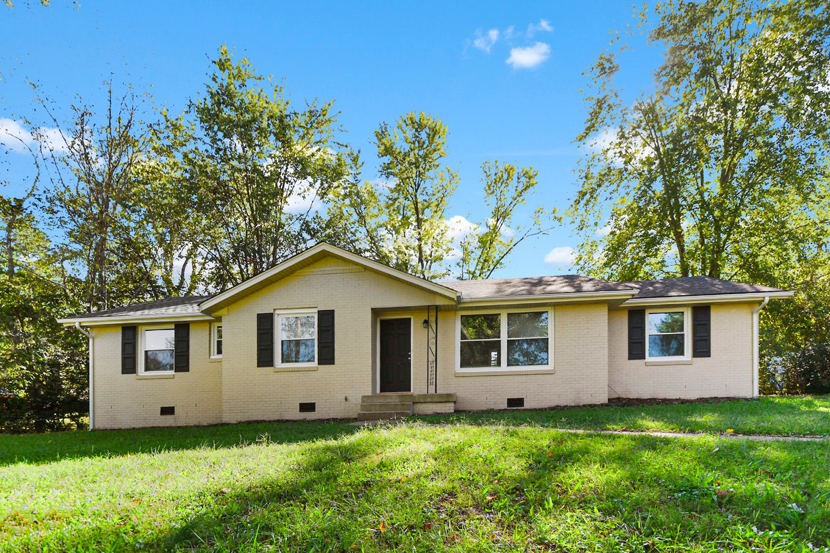 Clarksville House: 604 Mayflower St