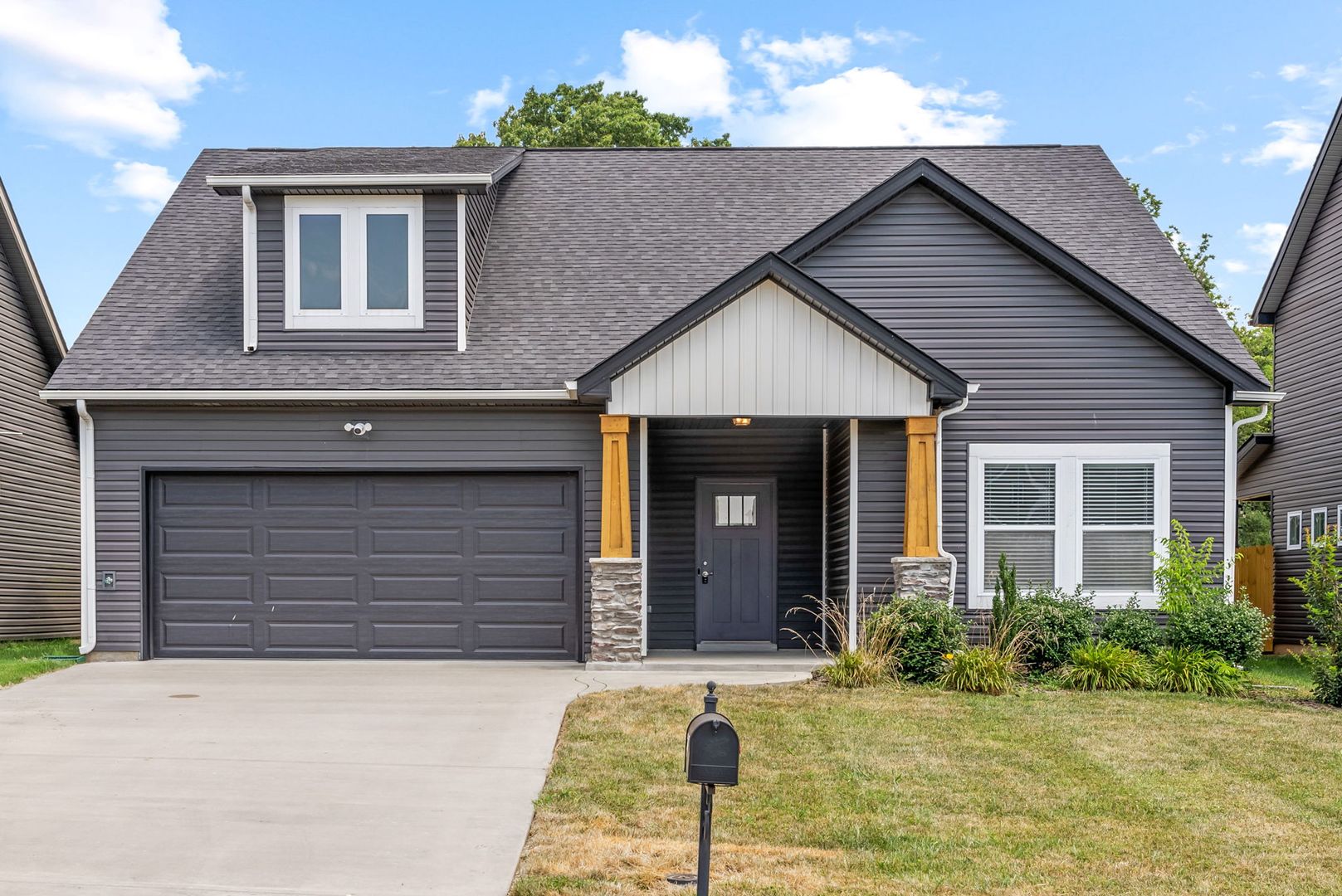 Clarksville House: 1149 Eagles View Dr