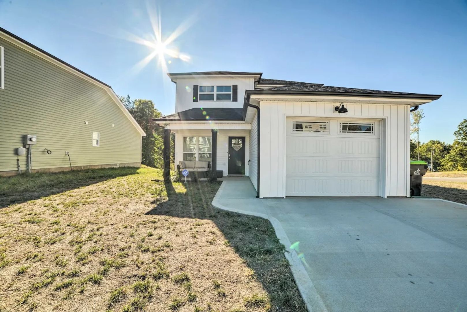 Clarksville House: 403 Hillside Dr